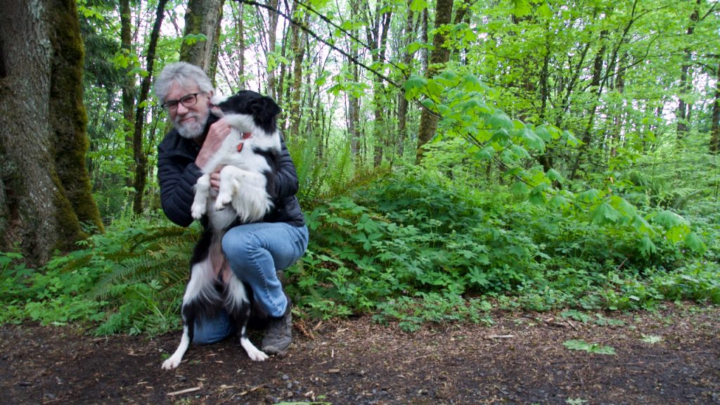 A photo of Steve Mayes (a person who used to have scoliosis until he got a liver transplant) and his dog, Roy